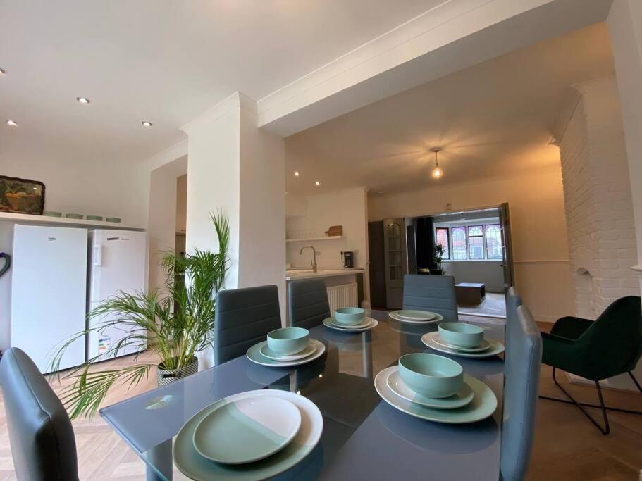 לונדון Lovely, Recently Refurbished Four Bedroom House.. מראה חיצוני תמונה